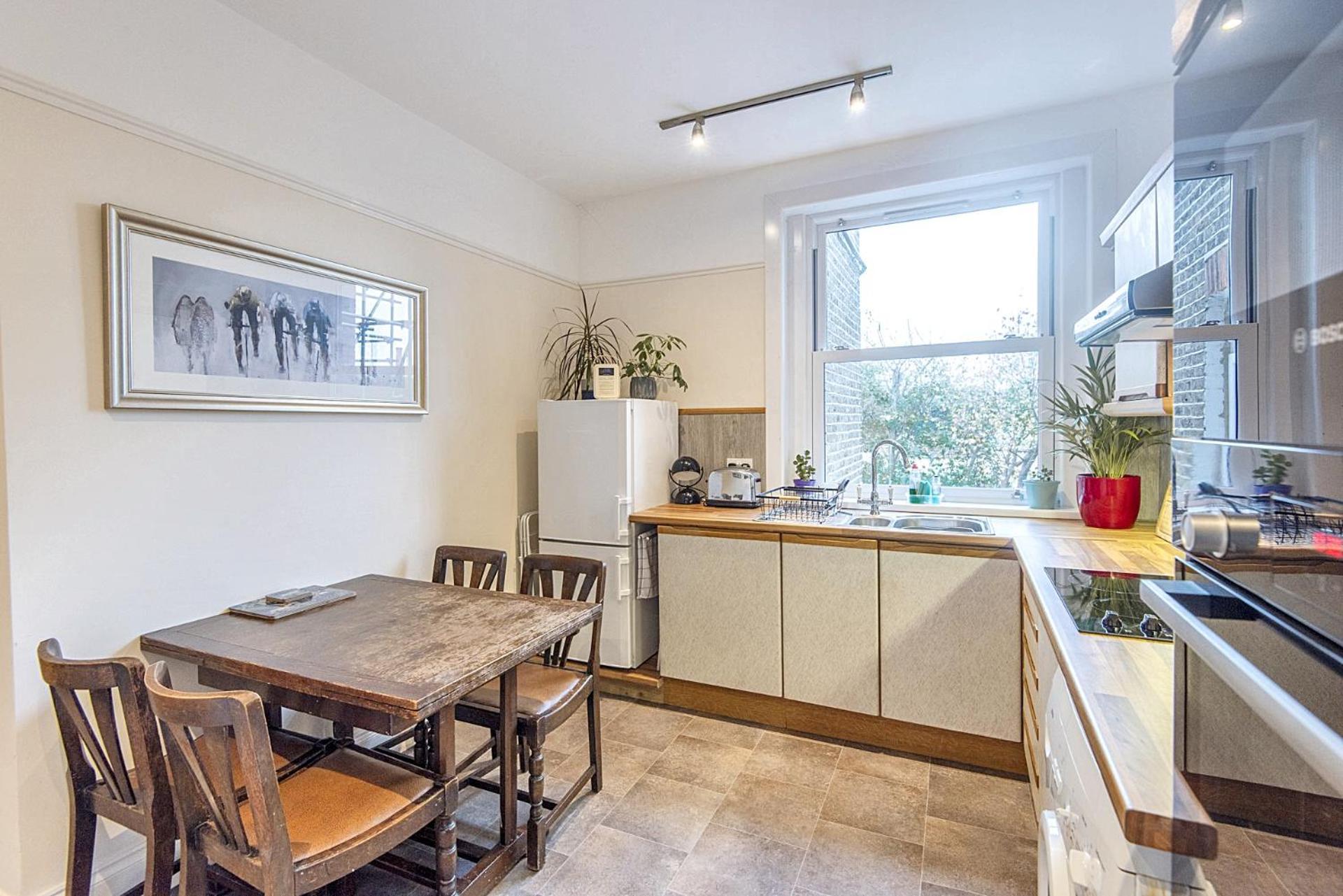 1 Bed Flat In East Dulwich Apartment